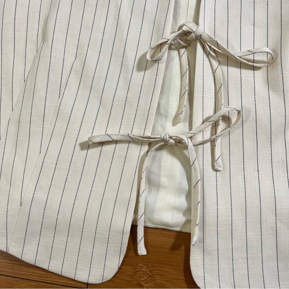 a.n.a Cream Pin Stripe Tie-Front Vest Layering Top NWT Coastal Cowgirl - Picture 4 of 8